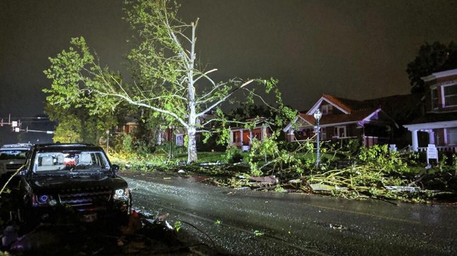 FOTO: Kala Cuaca Buruk Tewaskan Tujuh Orang di Amerika