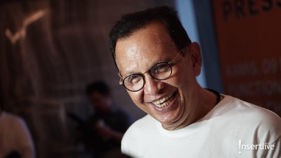 Roy Marten tetap bersyukur meskipun rumahnya terendam banjir.