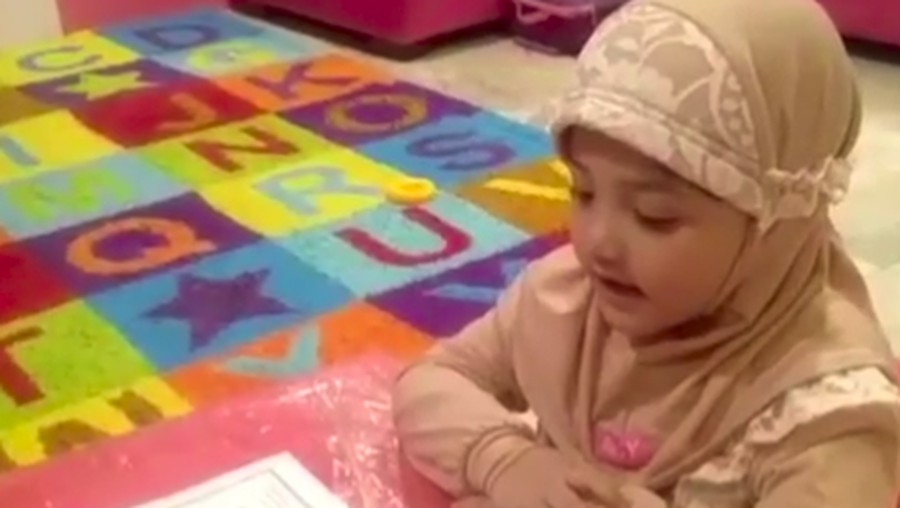 7 anak artis ini tidak hanya menggemaskan, namun mereka juga sudah belajar mengaji sejak kecil.