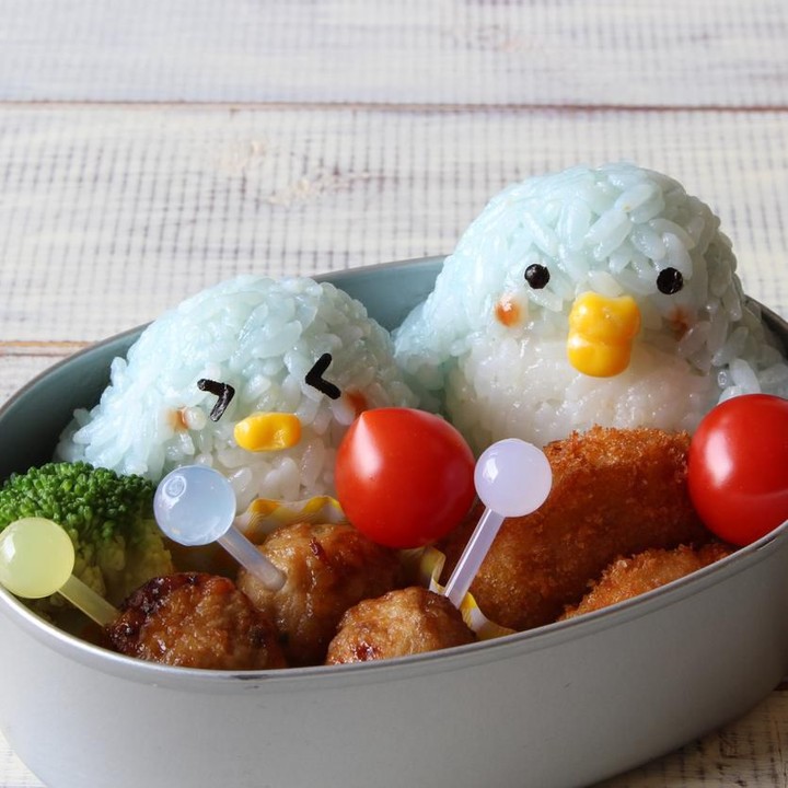<span class="im">Nasi ini juga bisa dibentuk seperti dua bebek kecil dan disandingkan dengan beberapa lauk yang mudah dibuat. (Foto: iStock)</span>