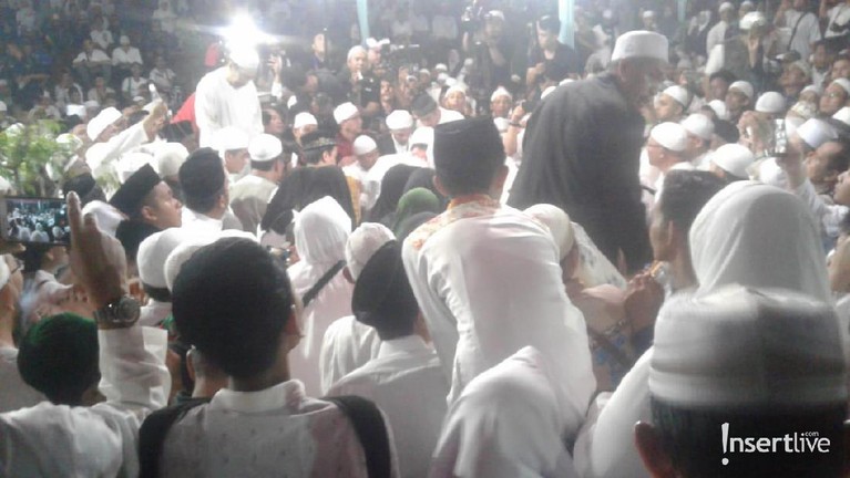 Ustaz Arifin Ilham meninggal dunia pada Rabu (22/5 di Penang, Malaysia. Ia dimakamkan di Gunung Sindur, Bogor, Kamis (23/5) malam. 