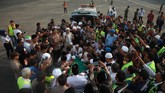 FOTO: Mengantar Arifin Ilham ke Peristirahatan Terakhir Arifin Ilham dimakamkan di Pondok Pesantren Az-Zikra, Gunung Sindur, Kabupaten Bogor. Ia meninggal di rumah sakit Penang, Malaysia karena penyakit kanker.