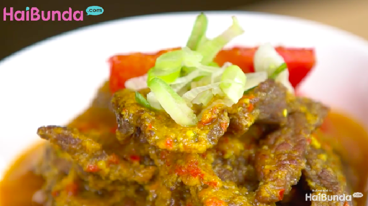 Enggak perlu ribet pakai tusukan, sate kuah ini bisa Bunda andalkan untuk menu sahur keluarga.