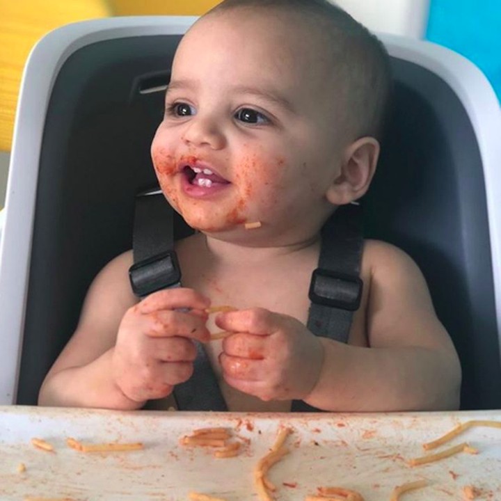 Santiago saat makan spaghetti, menggemaskan ya, Bun? (Foto: Instagram @evalongoria)