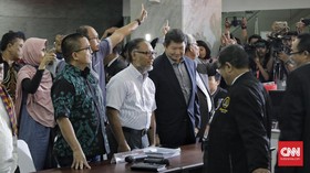 Tim Hukum Jokowi Cibir Materi Gugatan Prabowo-Sandi ke MK