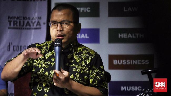 Lembaga hukum pimpinan Denny Indrayana akan melaporkan Presiden Jokowi dan DPR ke PTUN Jakarta terkait Perppu Cipta Kerja.