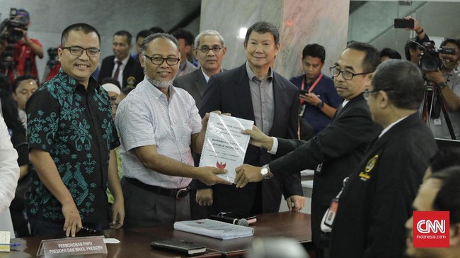 BPN Prabowo-Sandiaga mengungkap lima bentuk pelanggaran pemilu dan kecurangan masif dalam Pemilu 2019 sambil melampirkan bukti berupa berita online.