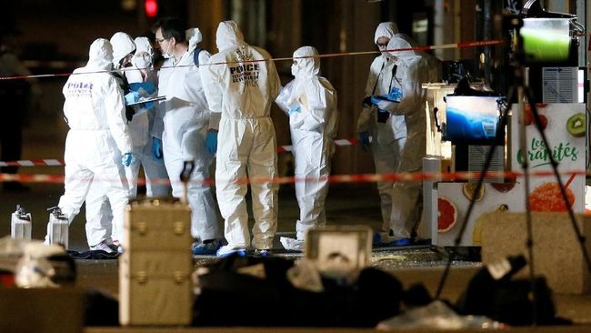 Bom Koper Lukai 13 Orang di Prancis, Polisi Buru Pelaku Kepolisian Prancis memburu pelaku bom koper yang meledak di Kota Lyon dan melukai setidaknya 13 orang pada Jumat (24/5).