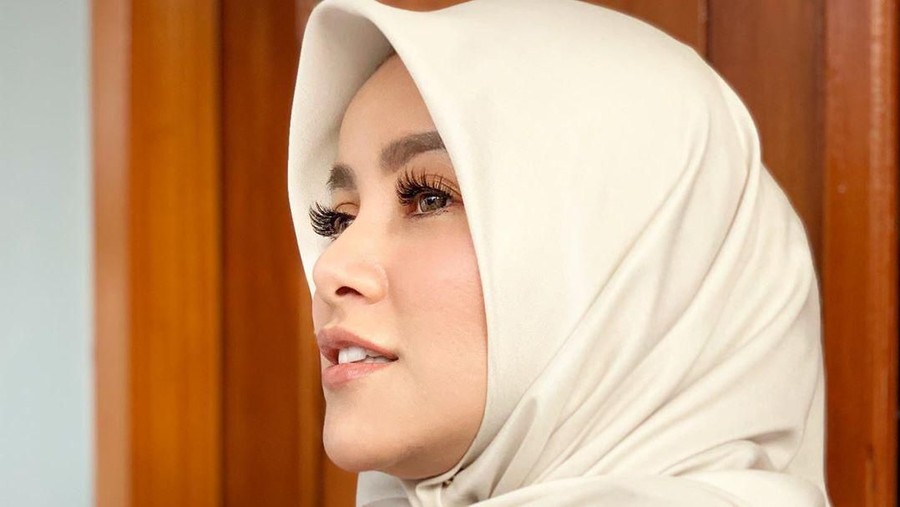 Olla Ramlan mengaku jika dirinya nyaman berplesiran menggunakan hijab.