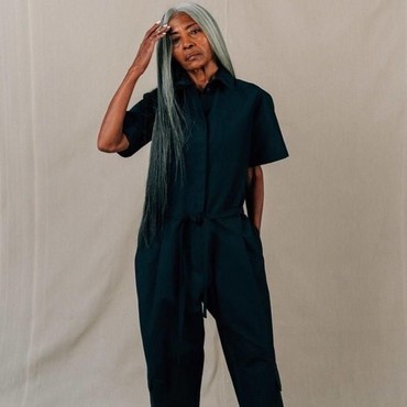 Nenek 67 Tahun Jadi Model Busana Milik Rihanna