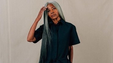 Nenek 67 Tahun Jadi Model Busana Milik Rihanna