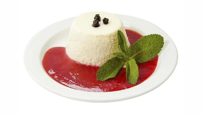 Jika bosan dengan menu takjil yang itu-itu saja, Anda bisa mencoba sajian pannacotta untuk menemani kehangatan momen berbuka puasa.