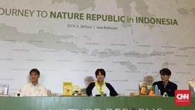 Ke Indonesia, Personel 'EXO' Kepincut Batik dan Nasi Goreng