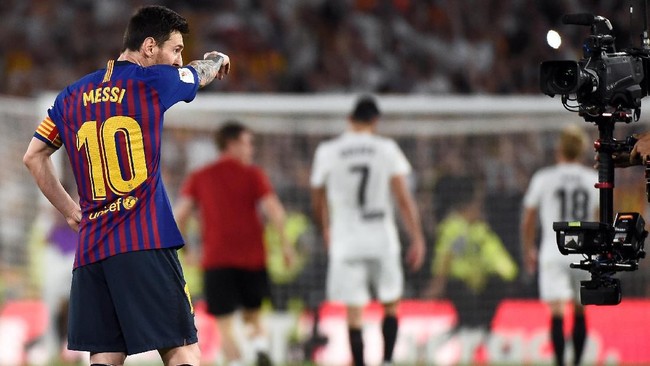 Barcelona tidak mendapat magis ketiga dari Lionel Messi musim ini saat dikalahkan Valencia 1-2 pada final Copa del Rey.