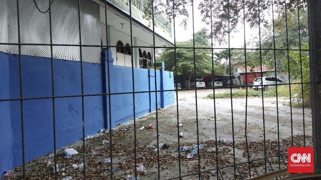 Tersangka kerusuhan, Andri Bibir mengaku sakit hati karena terkena gas air mata, membuatnya membantu pendemo semakin mudah untuk mendapatkan batu.
