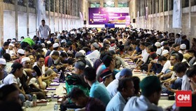 Anies-RK Kompak Izinkan Tarawih, Tolak Bukber di Masjid