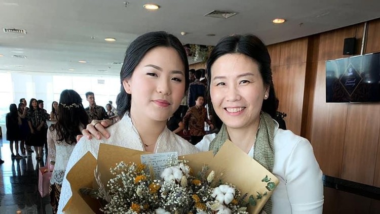 Pesan Veronica Tan pada putrinya di hari kelulusan sang putri ini sangat menyentuh, Bun.