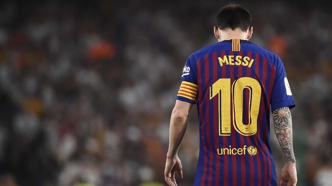 Lionel Messi setia dengan Barcelona namun hal itu justru sering dipermasalahkan sejumlah penggemar sepak bola.