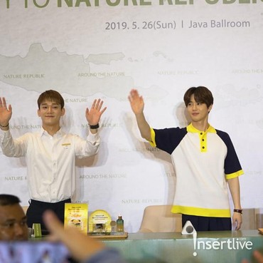 EXO Tiba di Mall Kota Kasablanka dan Lakukan Fansign Dengan EXO-L