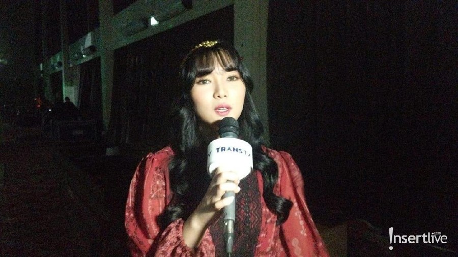 Penyanyi Isyana Sarasvati mengaku menikmati saja bulan puasa ini sambil tetap bekerja di dunia hiburan.