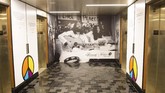 FOTO: Saksi Kemesraan Lennon-Ono 50 Tahun Silam Hotel The Queen Elizabeth menggelar pameran soal John Lennon dan Yoko Ono yang sempat menghabiskan waktunya di lokasi ini untuk berbagai kegiatan.