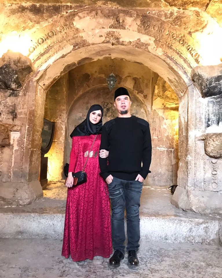 Isu Cerai, Ini Potret Kebersamaan Mulan Jameela dan Ahmad Dhani Mulan Jameela dan Ahmad Dhani dikabarkan akan bercerai, kabar itu berembus belakagan ini. Kabar ini terasa mengejutkan.