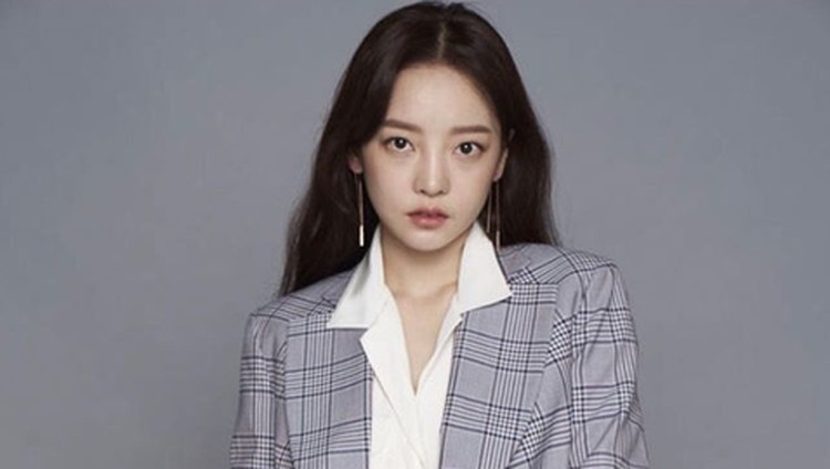 Penyanyi Korea Selatan Goo Hara ditemukan meninggal dunia di rumahnya.