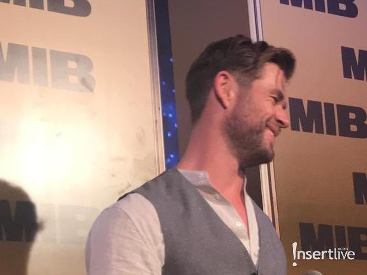 Chris Hemsworth saat ini tengah berada di Bali dalam rangka promosi film terbarunya&comma; Men In Black&period; Selain itu&comma; ada juga Tom Holland di lokasi yang sama&period;