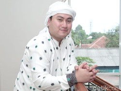 Bukan Banting Setir, Ini Alasan Nassar Jualan Donat