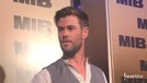 6 Potret Chris Hemsworth Promosikan Film Men In Black di Bali Chris Hemsworth saat ini tengah berada di Bali dalam rangka promosi film terbarunya, Men In Black. Selain itu, ada juga Tom Holland di lokasi yang sama.