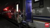 FOTO: Mengintip Kereta Sleeper Mewah untuk Mudik Lebaran PT Kereta Api Indonesia (KAI) kembali meluncurkan kereta sleeper jenis terbaru yang bernama Luxury 2 di Jakarta, Minggu (26/5).