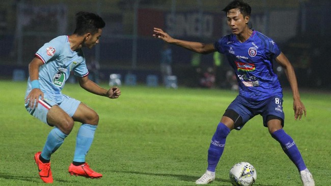 Drama lima gol tersaji antara Arema FC mengalahkan Persela Lamongan 3-2 di Stadion Kanjuruhan, Senin (27/5) malam WIB.