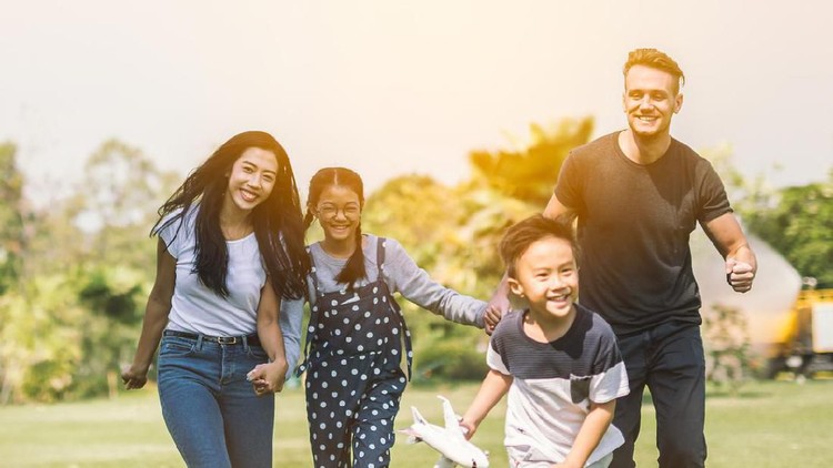 Yuk, isi waktu puasa si kecil dengan ngabuburit bersama di luar ruangan, Bun.