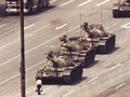 Kisah di Balik Foto Ikonis Sang Penantang Tank Tiananmen