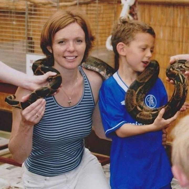 <p>Saat ulang tahun sang ibunda, Niki Holland, Tom Holland memberikan ucapan manis di Instagramnya. "<em>Happy birthday to the lady that made it all happen. Love you more than anything mum, even though this snake and I are having a moment</em>," ucap Tom. (Foto: Instagram @tomholland2013)</p>