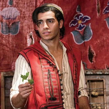 7 Pesona Mena Massoud Pemeran Aladdin