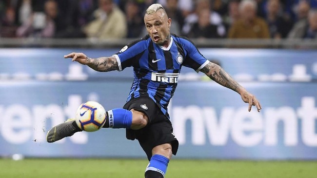 Kabar tak sedap datang dari Radja Nainggolan. Istri gelandang Inter Milan itu tengah berjuang melawan kanker dan mulai menjalani kemoterapi.