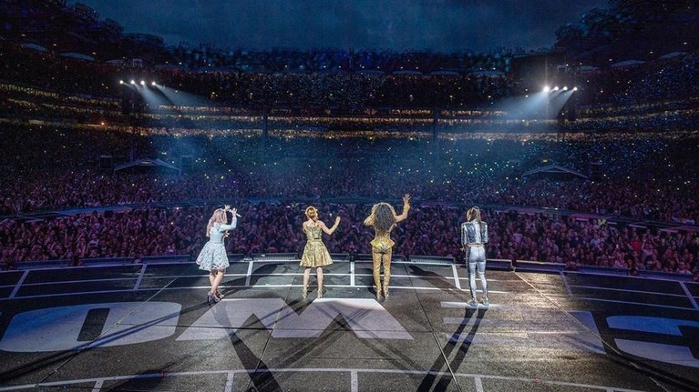 Minus Victoria Beckham, Ini 6 Potret Konser Reuni Spice Girls Spice Girls kembali menyapa penggemarnya lewat konser reuni pada Jumat (25/5). Seperti apa potretnya? Berikut Inserlive sajikan.