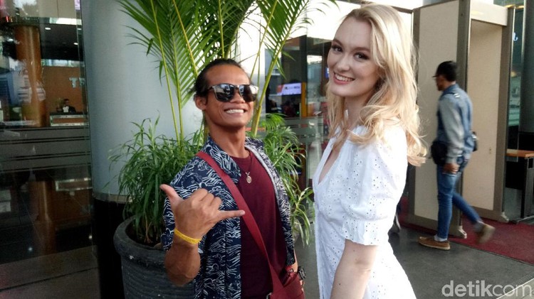 Nur Khamid dan Polly Alexandria Nur Khamid dan Polly Alexandria saat ditemui di studio Trans TV.
