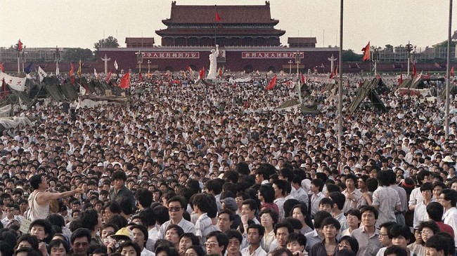 Tiga dekade setelah kabur dari terjangan peluru dan tank, mimpi orang-orang yang selamat dari tragedi Tiananmen untuk membawa demokrasi di China semakin sirna.