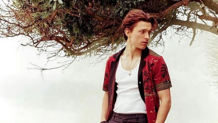 7 Potret Tom Holland Pemeran Spider-Man yang Sedang di Bali Tom Holland kabarnya sedang berlibur bersama Chris Hemsworth di Bali. Berikut potret 7 penampilan keren aktor yang berperan sebagai Spider-Man itu.