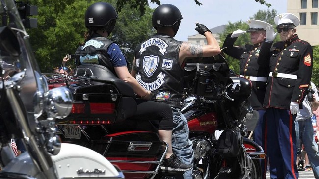 FOTO: Konvoi Pengendara Motor Hormati Veteran Perang AS