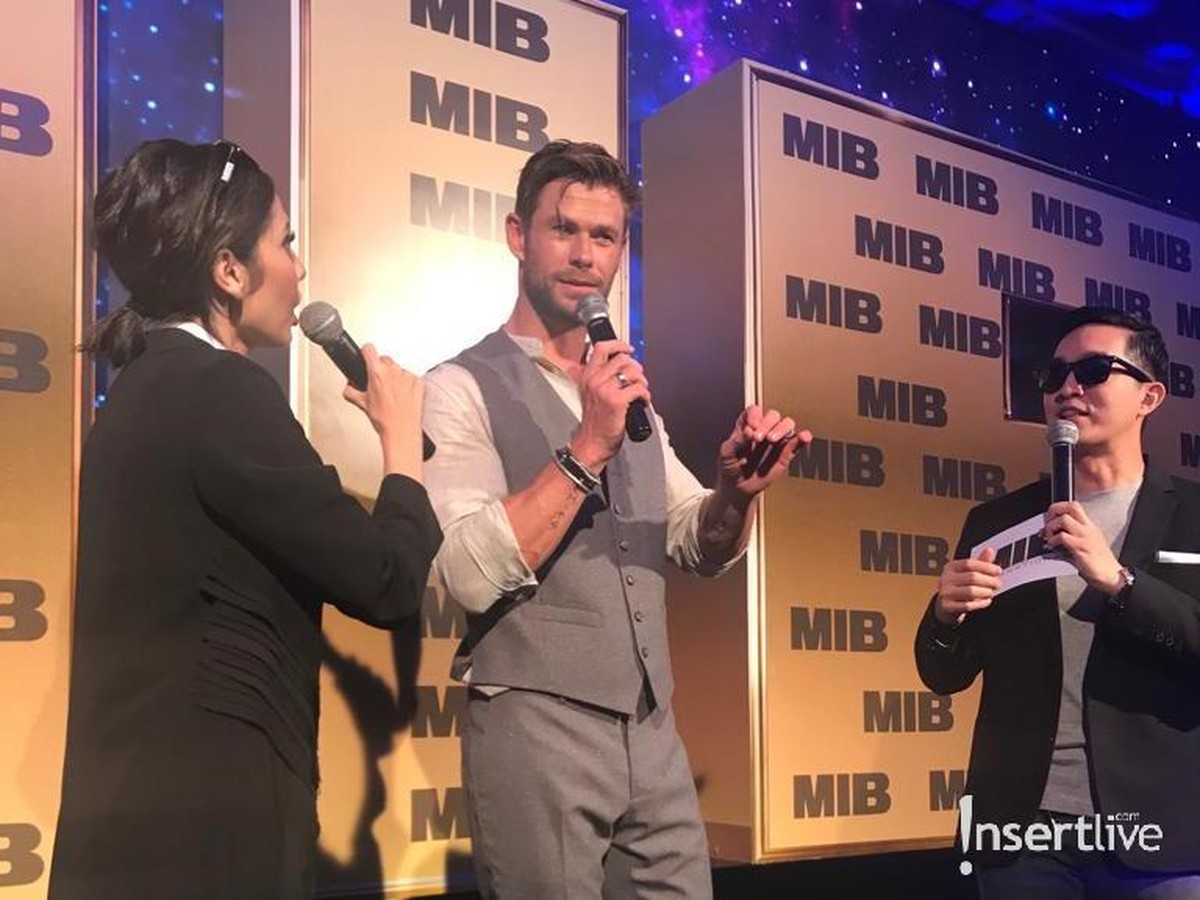 Chris Hemsworth saat ini tengah berada di Bali dalam rangka promosi film terbarunya&comma; Men In Black&period; Selain itu&comma; ada juga Tom Holland di lokasi yang sama&period;
