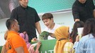 Momen Lebih Dekat Lihat Wajah Tiga Personel EXO Tiga personel EXO menghadiri acara bertajuk, Journey to Nature in Indonesia. Mereka menggelar fansigning di Kota Kasablanka, Minggu (26/5).