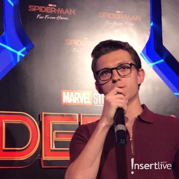 Potret Kebersamaan Tom Holland dengan Penggemar di Indonesia