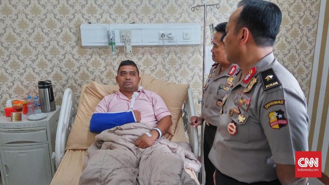 Ajun Komisaris Ibrahim Sadjab bersama pasukannya kalah jumlah menghadapi ratusan perusuh yang menyerang Mako Brimob Petamburan, 22 Mei lalu.