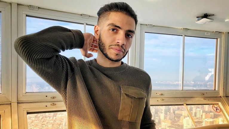Film Aladdin menjadi ajang nostalgia bagi banyak penggemar kartunnya. Berikut ini 7 potret aktor Mena Massoud yang berperan sebagai Aladdin.