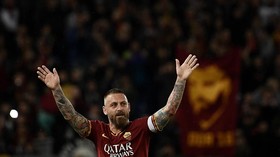 De Rossi Resmi Jadi Pengganti Mourinho Latih AS Roma