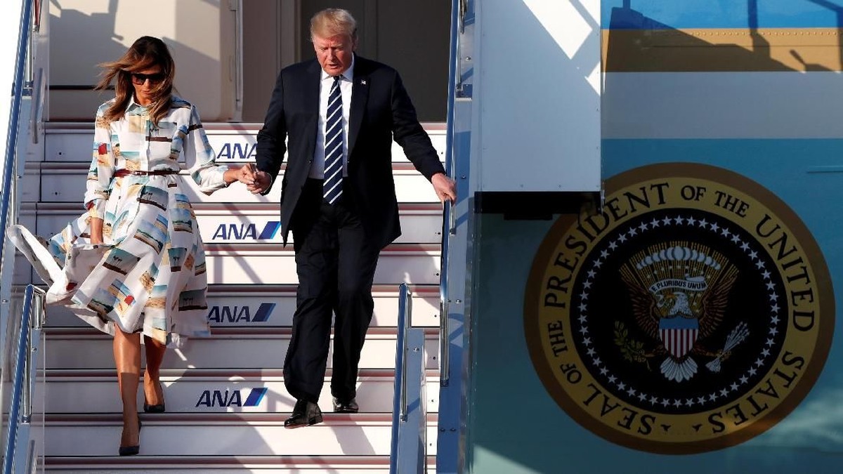 FOTO: 'Catwalk' Fesyen Melania Trump di Jepang