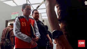 Jokdri dan Danurwindo Buka Puasa Saat Rehat Sidang